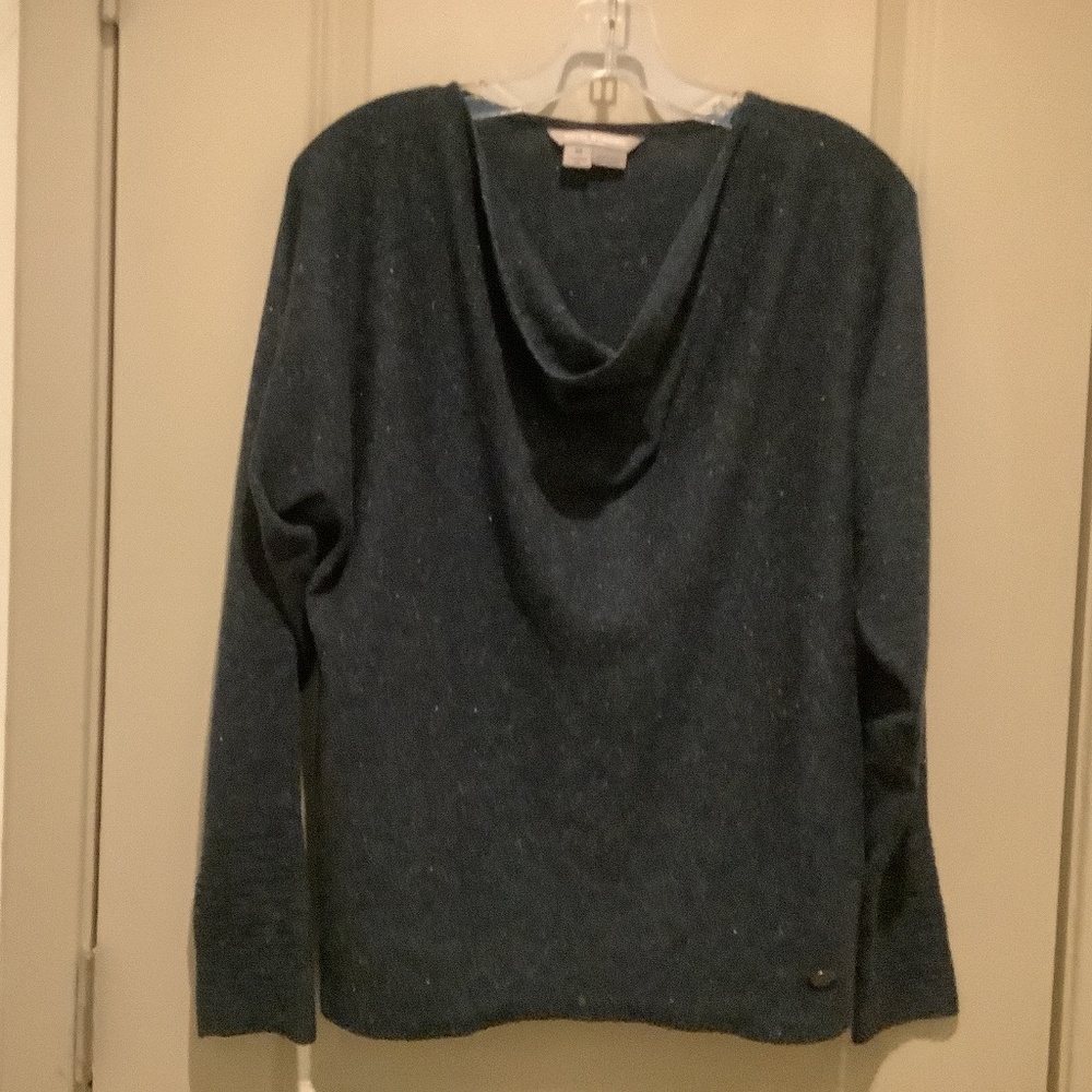 ROYAL ROBBINS pretty, comfortable, stylish & versatile. Adventure Tree 🌲 logo